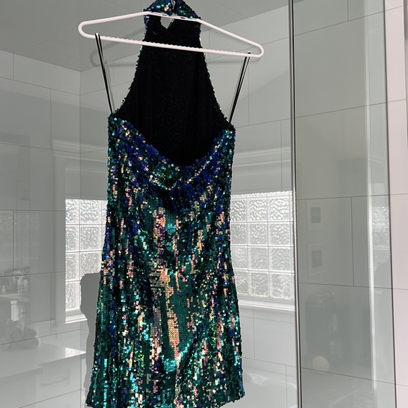 Beautiful sequin party dress. Open back. - Picture 2 of 2